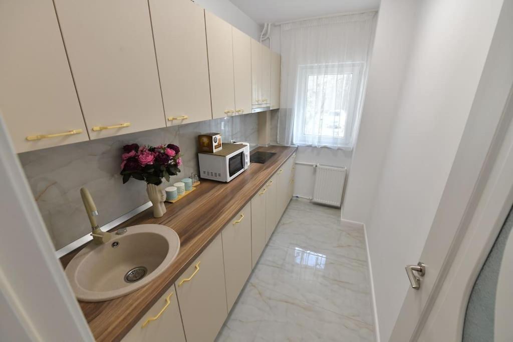 Appartamento Luxury Studio / Ghencea Bucarest Esterno foto