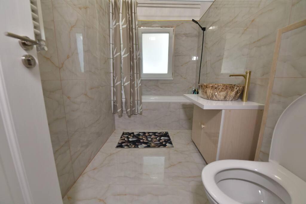 Appartamento Luxury Studio / Ghencea Bucarest Esterno foto