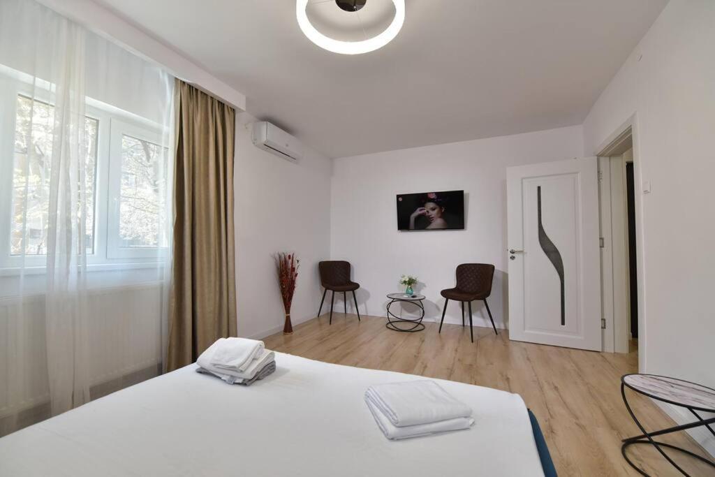 Appartamento Luxury Studio / Ghencea Bucarest Esterno foto